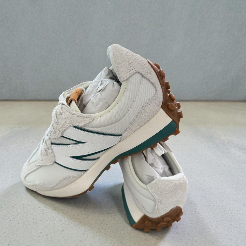 New Balance 327
